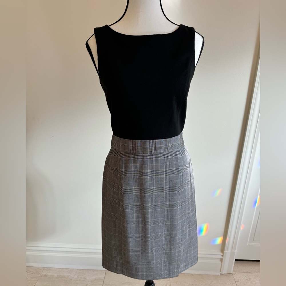 BCBG Size 4 Body Con Black and Grey Work Dress